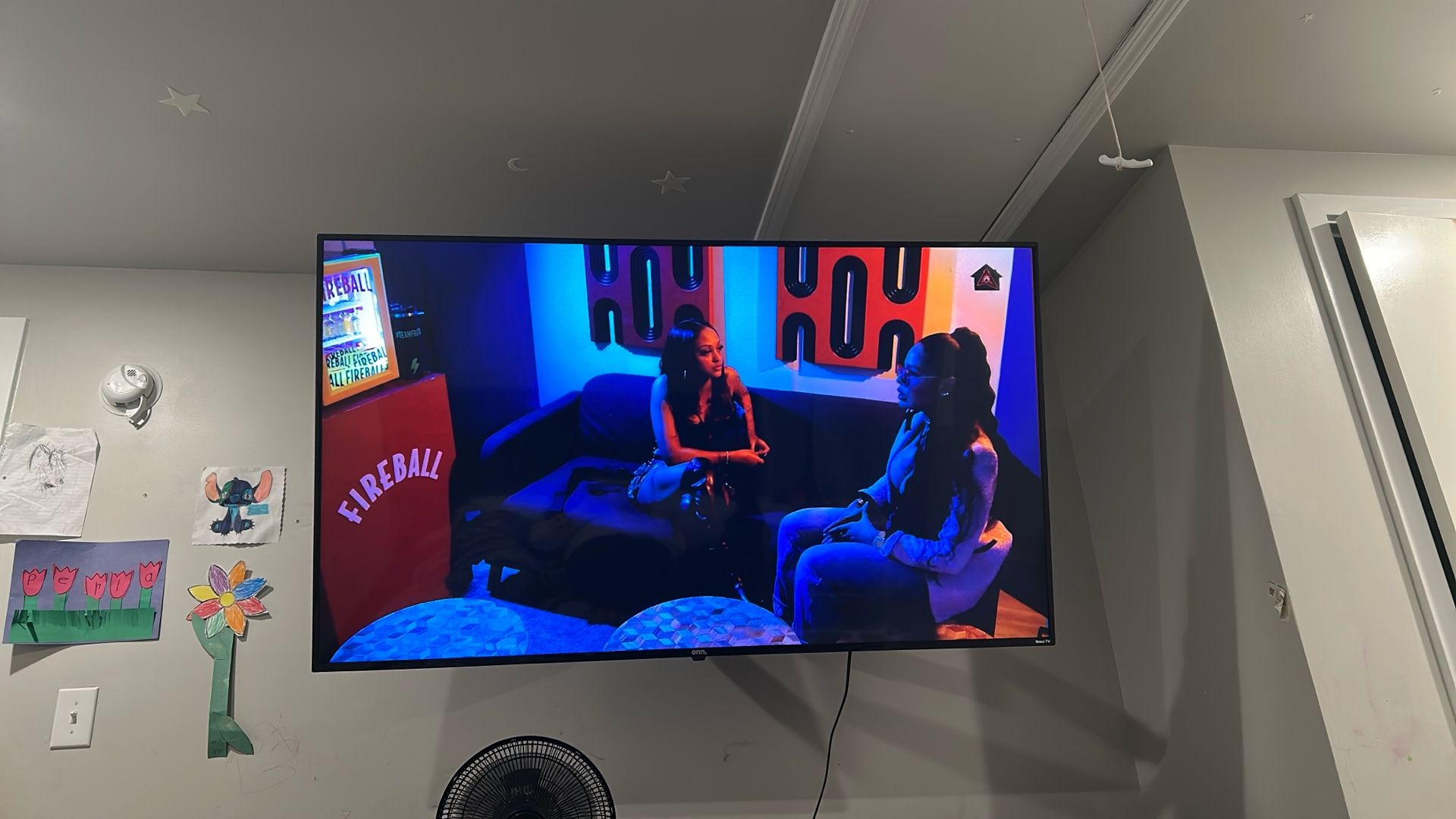 TV 65 Con Stand Rotativo 300