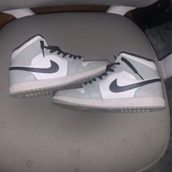 Jordan 1 Mid