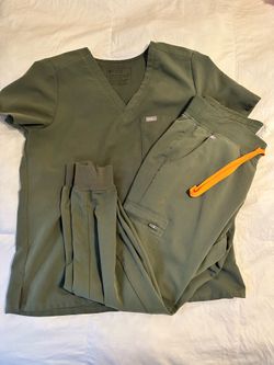 Women’s Green figs scrubs medium