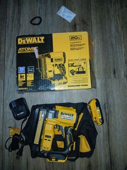 DEWALT
ATOMIC 20V MAX Lithium Ion Cordless 23 Gauge Pin Nailer Kit with 2.0Ah Battery and Charger