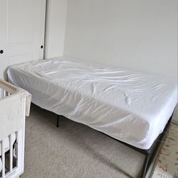 Zinus Platform Bedframe Queen Size