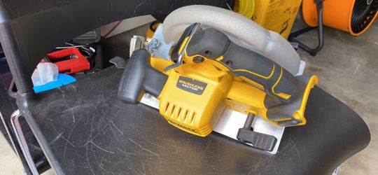 20-Volt MAX Lithium-Ion Cordless Brushless 7-1/4 in. Circular Saw with Brake (Tool-Only)