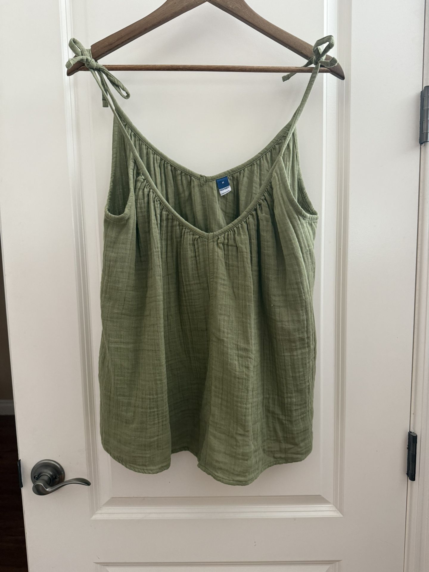 Old Navy Women’s Green Sleeveless Top – Size Medium