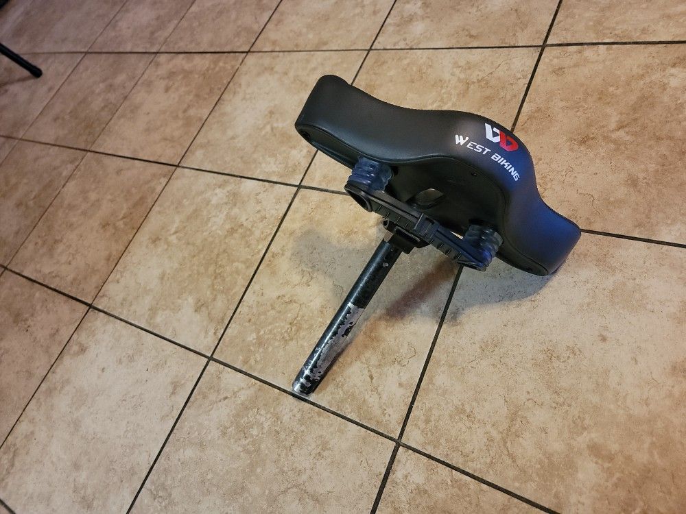 LIKE NEW WEST BIKING SOFT LEATHER TREBOL BICYCLE SEAT $25. FIRM PRICE...