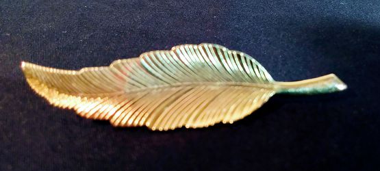 leaf pin gold plated broach