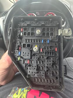 GMC Arcadia Fuse Box/ Caja de Fusible