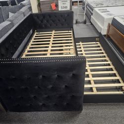 Brand New Black Velvet Or Gray Linen Twin Twin Daybed