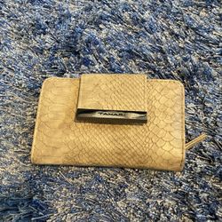 Tahari Wallet