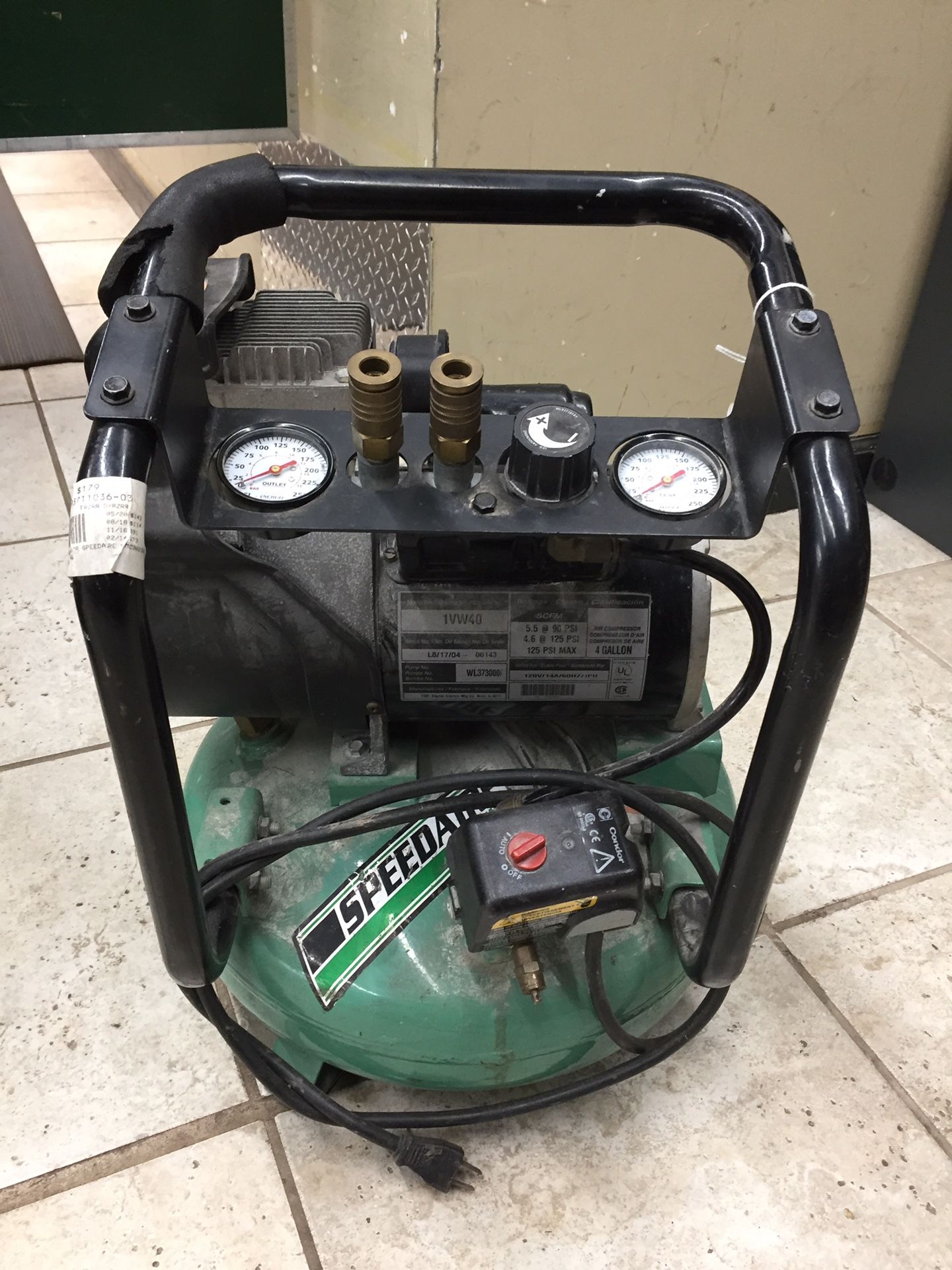 Speedaire 4 gallon air compressor