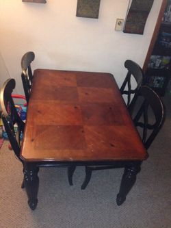 DINNER TABLE. 4 people