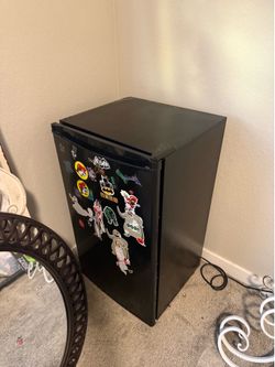 Mini fridge Free