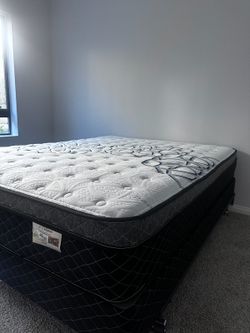 Queen Size Pillow Top Mattress 12"     New Mattress in a plastic sealed.