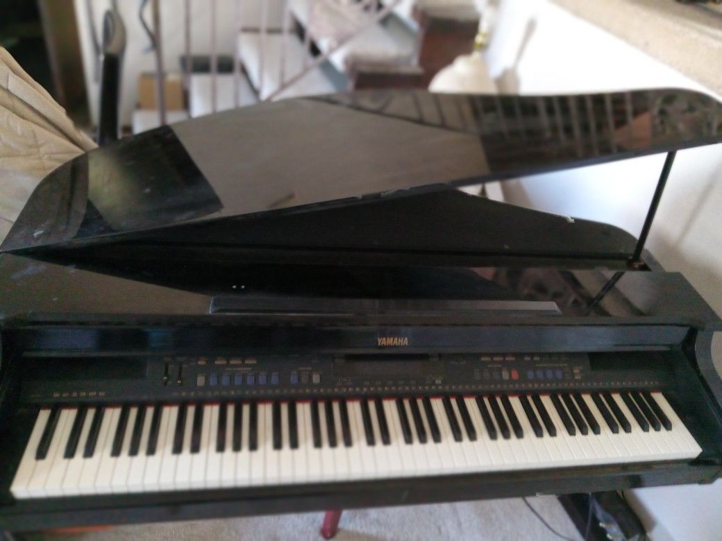 Yamaha Electric Baby Grand 