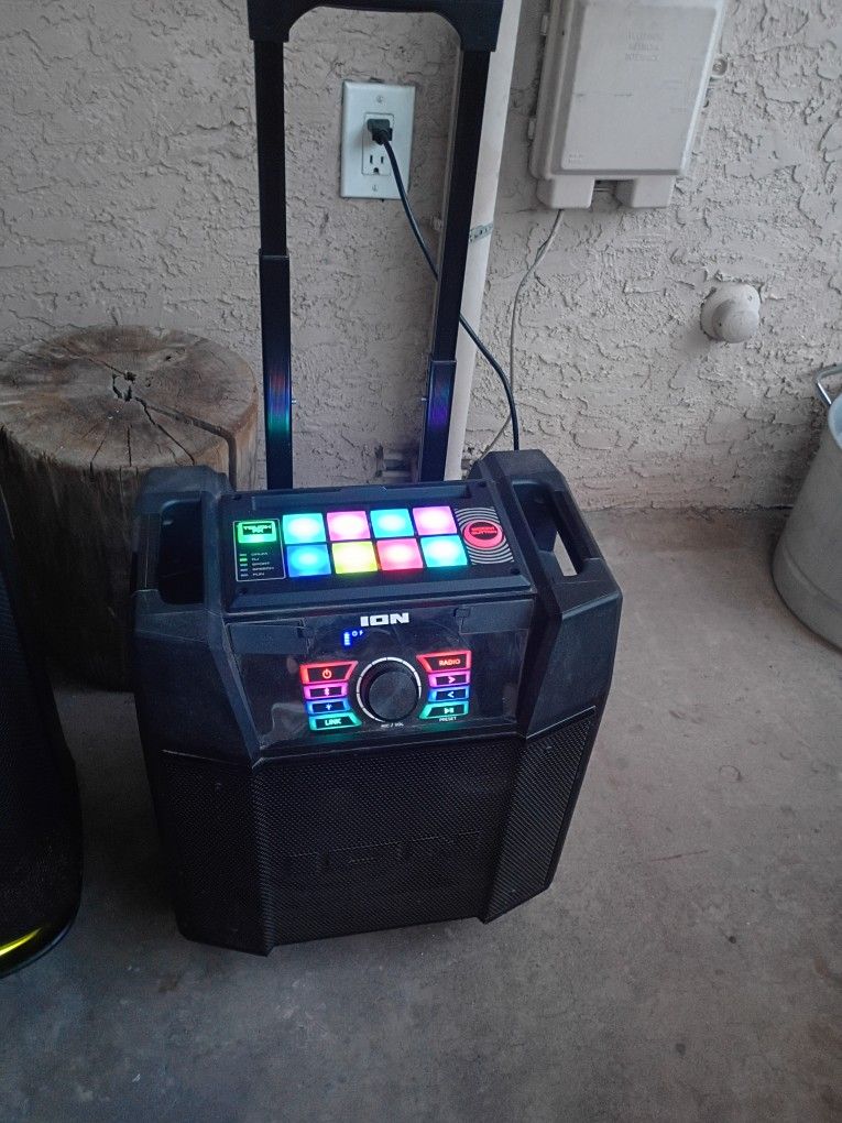 ION XPLORER FX BLUETOOTH SPEAKER 