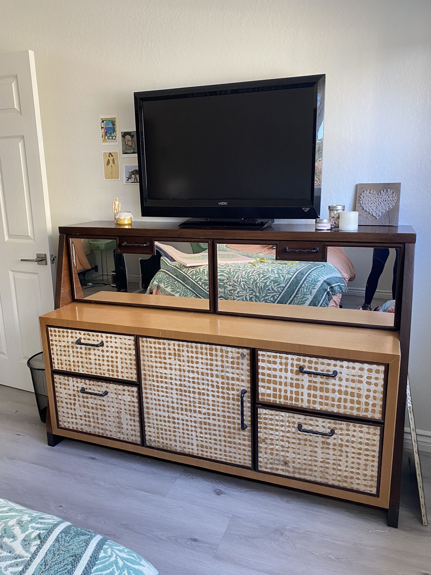 Dresser / Vanity / Entertainment 