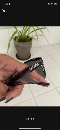 VERSACE WOMEN SUNGLASS WITH CASE