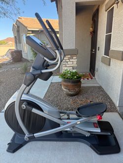Elliptical: FreeMotion 560 dTotal Body Toning Elliptical – Power Ramp, iFit Compatible