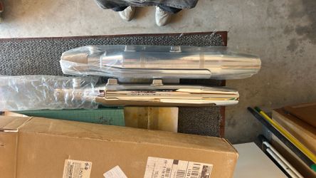 Harley Davidson exhaust 64842-04 & 65232-04