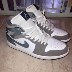 Jordan 1 Mid Patent Leather Cool Grey