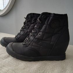 Boots Wedge Size 8