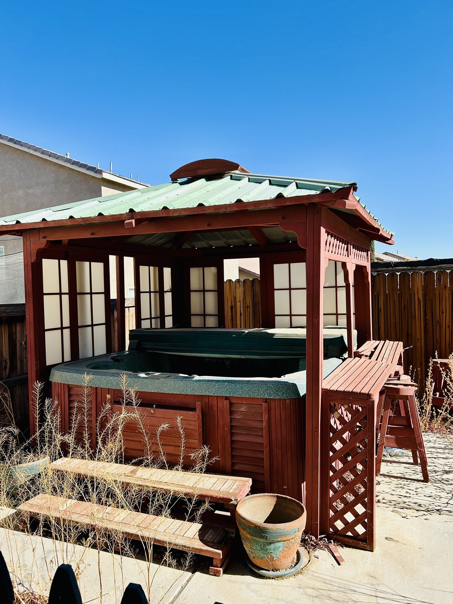 FREE JACUZZI WITH GAZEBO