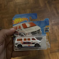 2023 Hot Wheels HW 55 RACE TEAM 2/5 Dodge Van 66/250 (White)