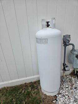 Full Never-Used 100 Lb Propane Tank