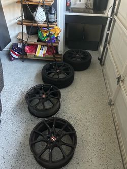 FK8 type r wheels (Brand new front tires)