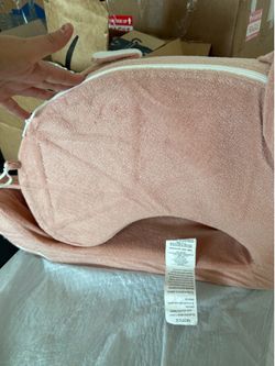 breastfeeding pillow - like new and super comfortable
