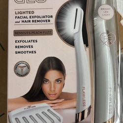 New Finishing Touch Flawless Dermaplane Glo Facial Exfoliator Hair Remover
