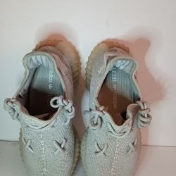 Adidas Yeezy Boots V2 sesame sneakers size 8   7 1/2   like New 