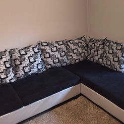 Sectional Set W/ Pillows Silver and Black