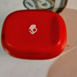 BLACK BOOM BLUETOOTH EARPHONES&SKULLCANDYSMOKINBUDSEARPHONES