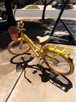 Huffy Deluxe Beach Cruiser Bike