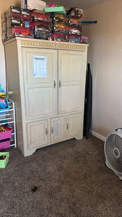 Entertainment center