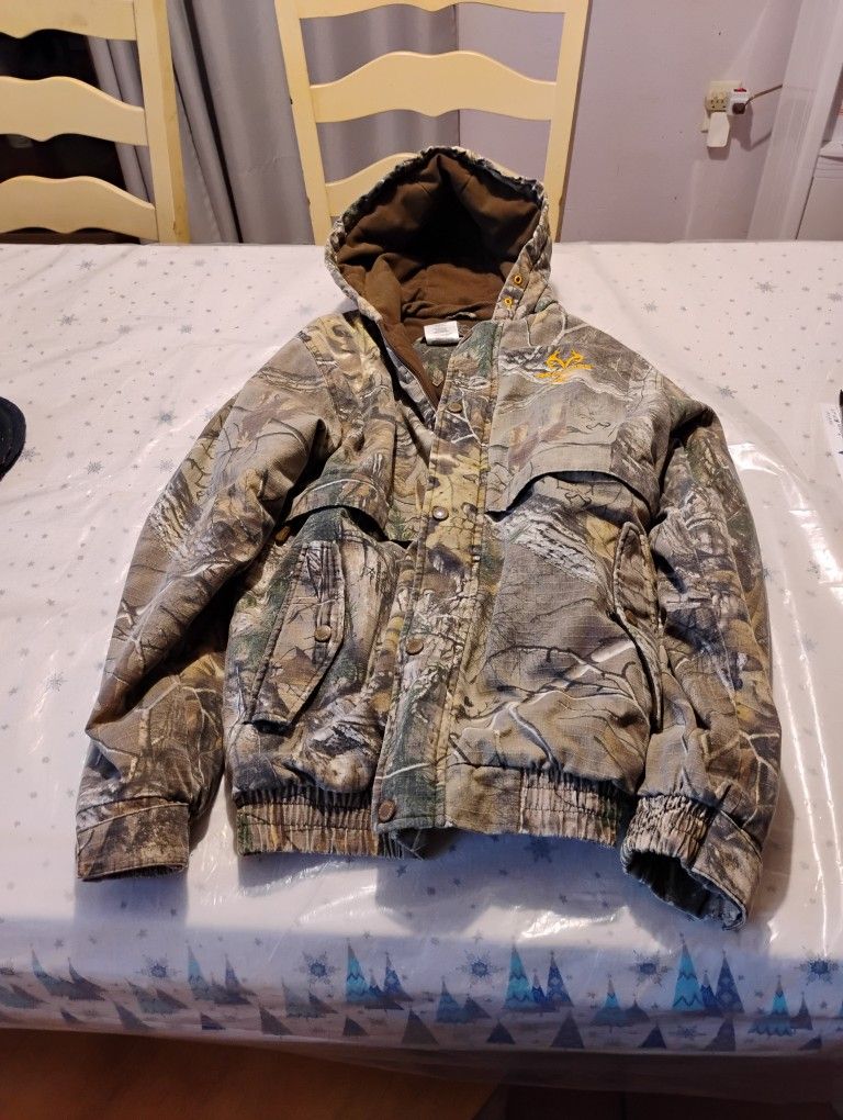 Realtree Como Hunting Jacket With Hoodie , M( 38-40 ) , OBO .