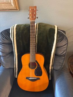 Yamaha Acoustic Guitar 3/4 jr edition