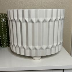 White Ceramic Fluted Planter Pot With Feet