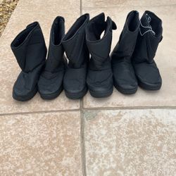 3 Pairs of snow boots 