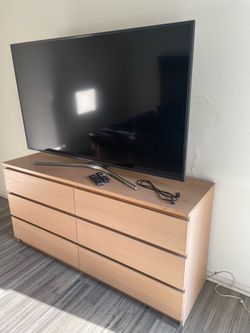 65 inch Samsung Smart TV (UN65MU mode) and dresser