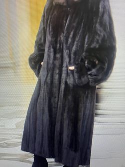 Silky Soft Ranch Mink Coat. Sz M