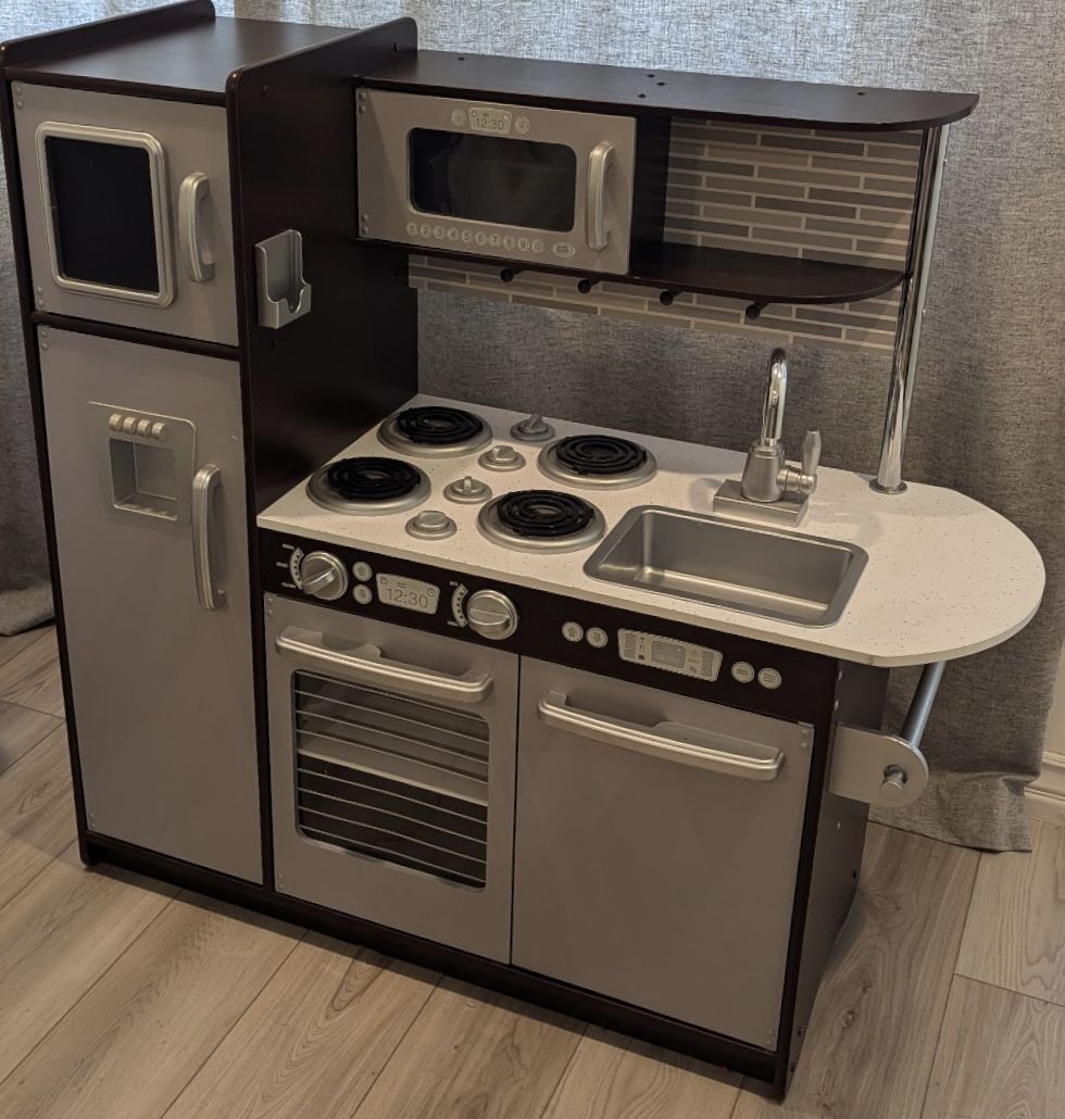 Play kitchen
