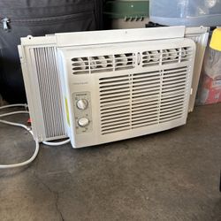 Frigidaire Window Air Conditioning Unit