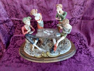 Playing Poker Figurine