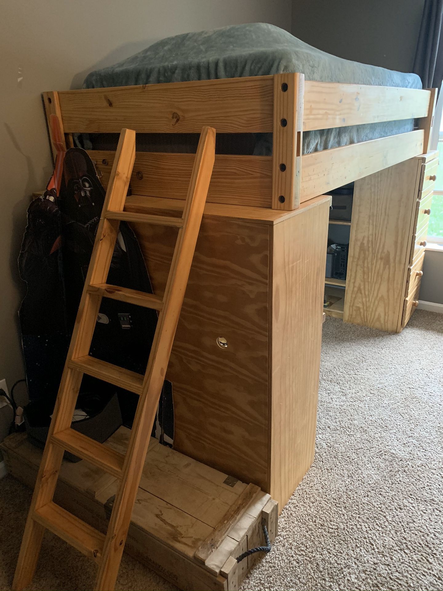 Solid wooden bunk bed with detachable bottom bunk