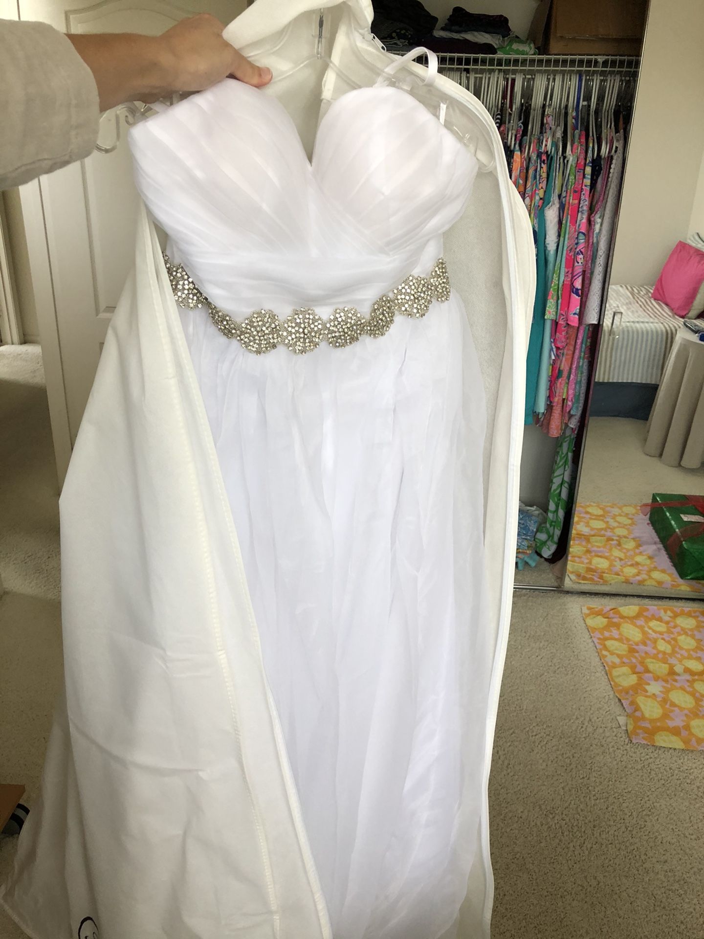 (Never worn) WEDDING DRESS - BRIDAL GOWN - Size 6