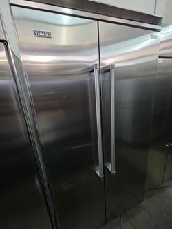 42" VIKING BUILT IN STAINLESS STEEL REFRIGERATOR
