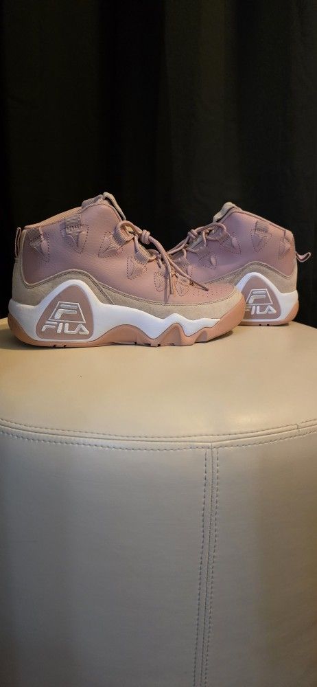 a Fila Grant Hill 1 women's shoe in the "Peach"