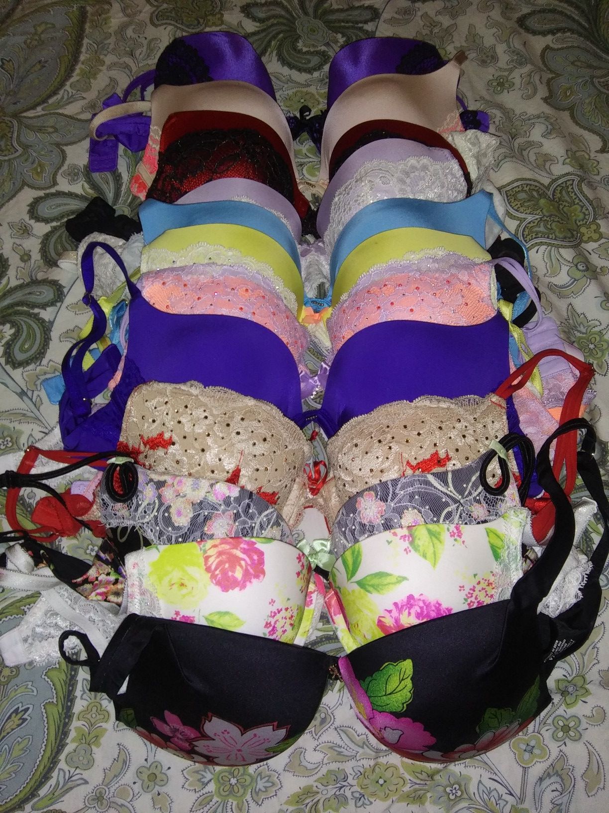 34 C Victoria Secret Bras