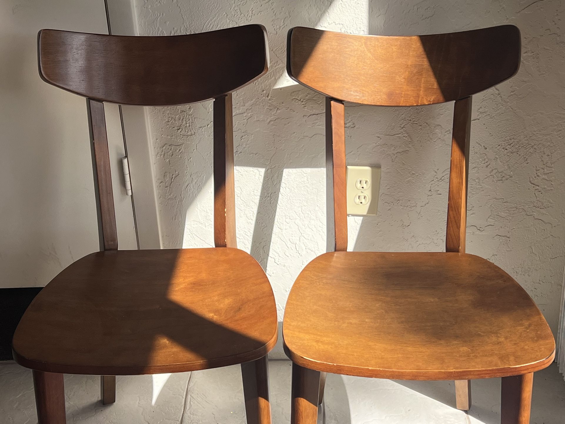 🪑 Set of 2 Modern Dining Chairs – Stylish + Sturdy – $40
